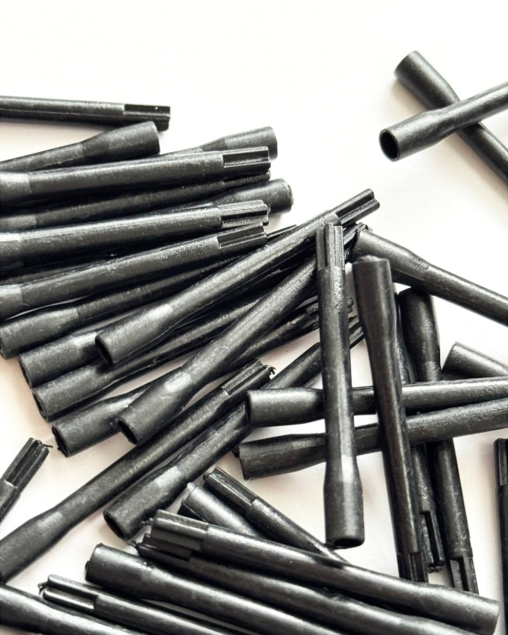 Single COZ tattoo ink mixer stick – disposable plastic tool for stirring tattoo pigments.